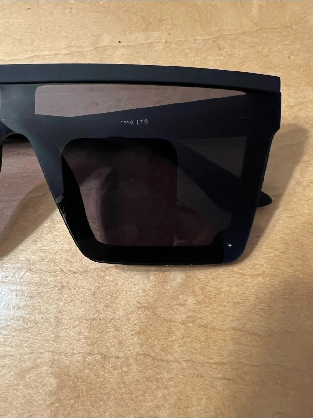 Steve Madden Black Sunglasses Temple Arm with Logo